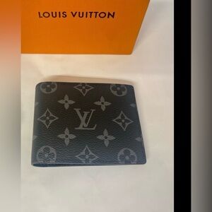 Like new Louis Vuitton Men's Black LV monogram Wallet